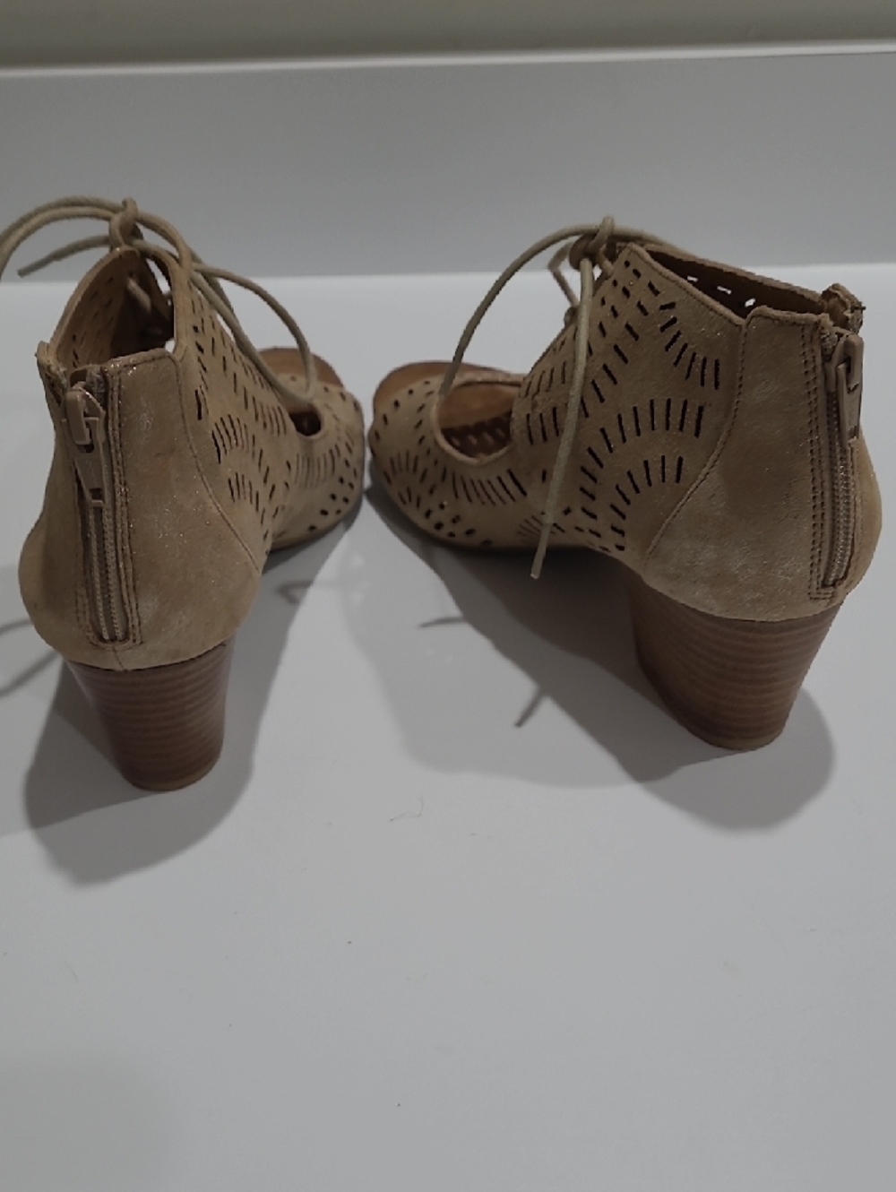 Sofft Distressed Metallic Suede Booties Laser Cut Design Stacked  Heel - Size 10 - Picture 5 of 8